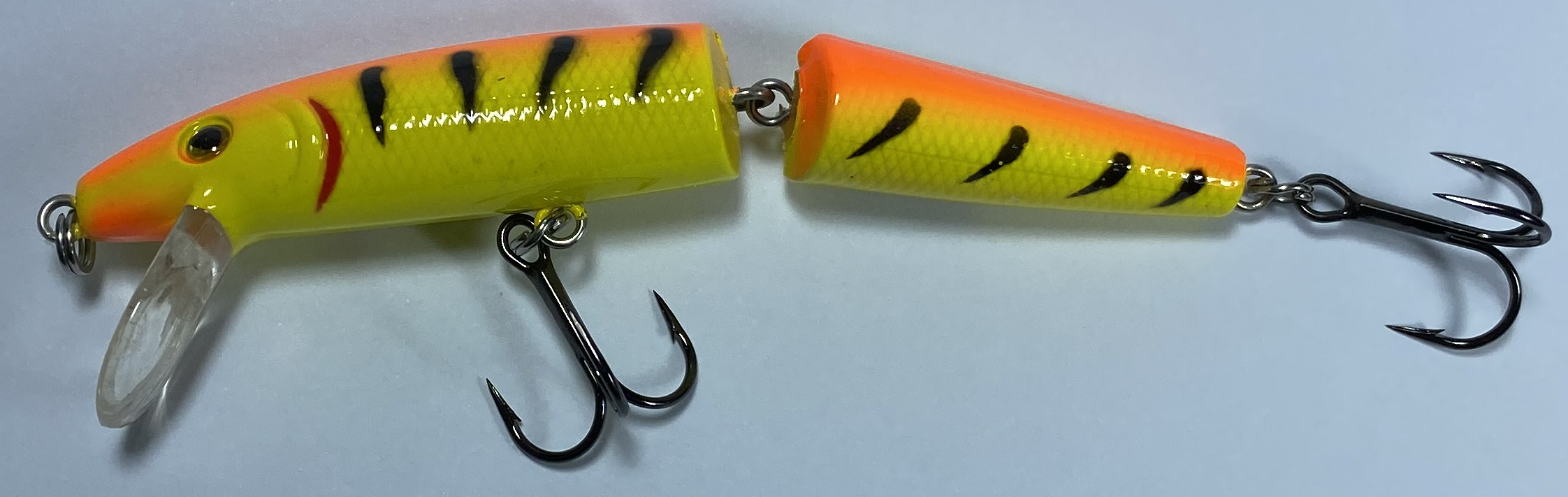 Nomura Wounded Minnow Jointed Lures Size: Floating 9cm : 8.6g : Rainbow –  Glasgow Angling Centre